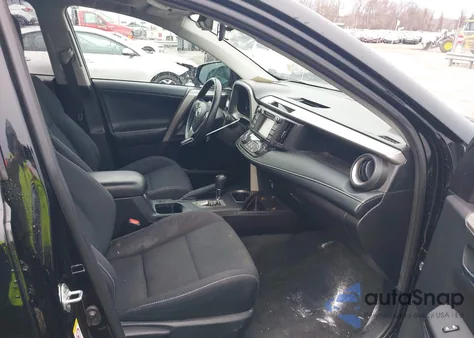 2018 Toyota Rav4 Xle z USA, uszkodzony, nr VIN 2T3RFREV1JW746520